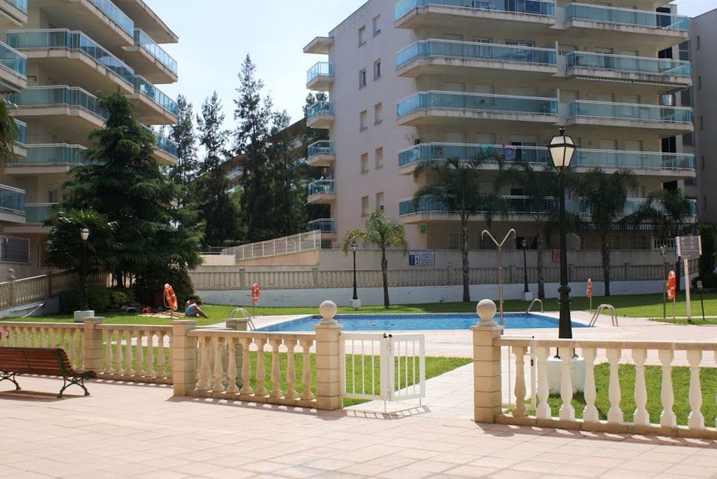 Uhc Village Park Apartments Салоу Екстер'єр фото