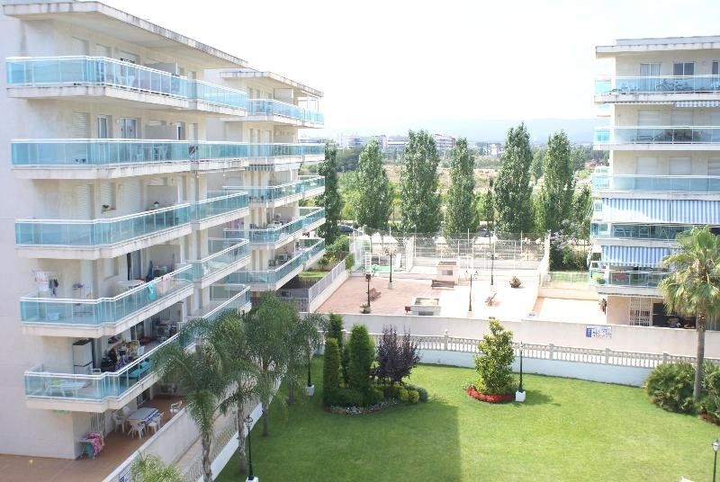 Uhc Village Park Apartments Салоу Екстер'єр фото